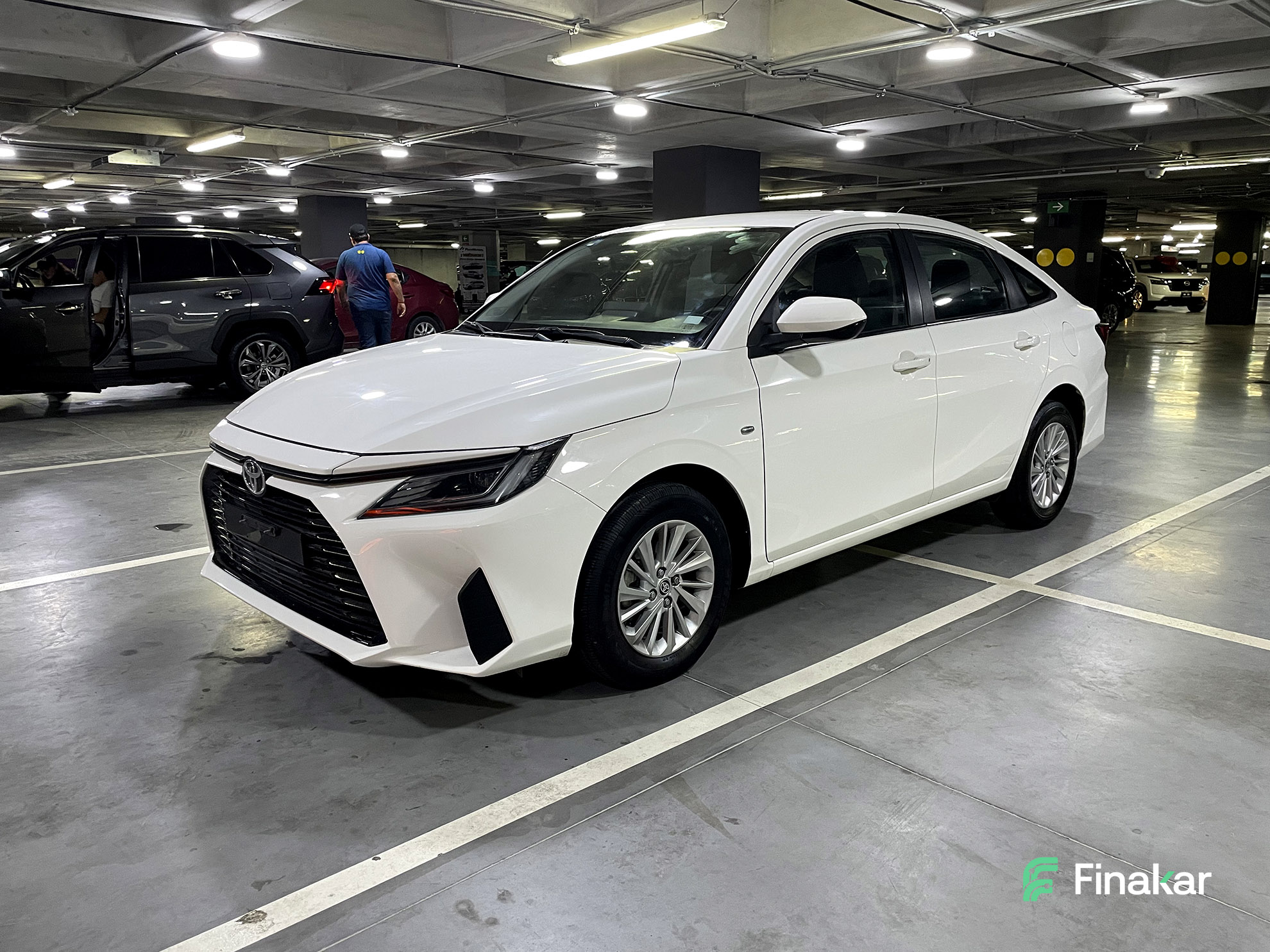 YARIS_blanco_SERIE_028436_1
